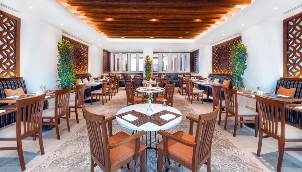 Jaz Casa Del Mar Beach Hurghada Exterior foto The restaurant at the hotel