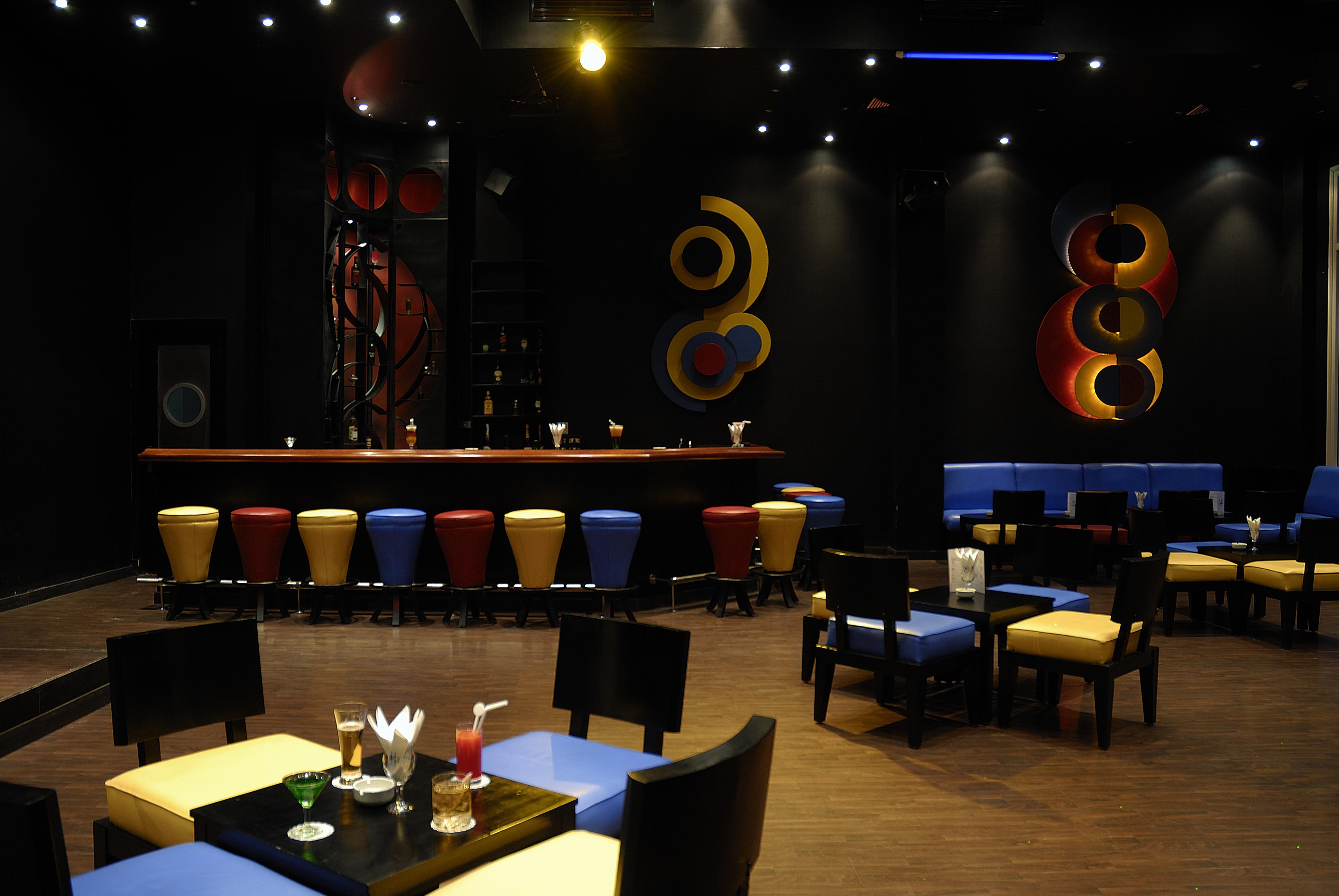 Jaz Casa Del Mar Beach Hurghada Exterior foto The interior of a bar in the hotel