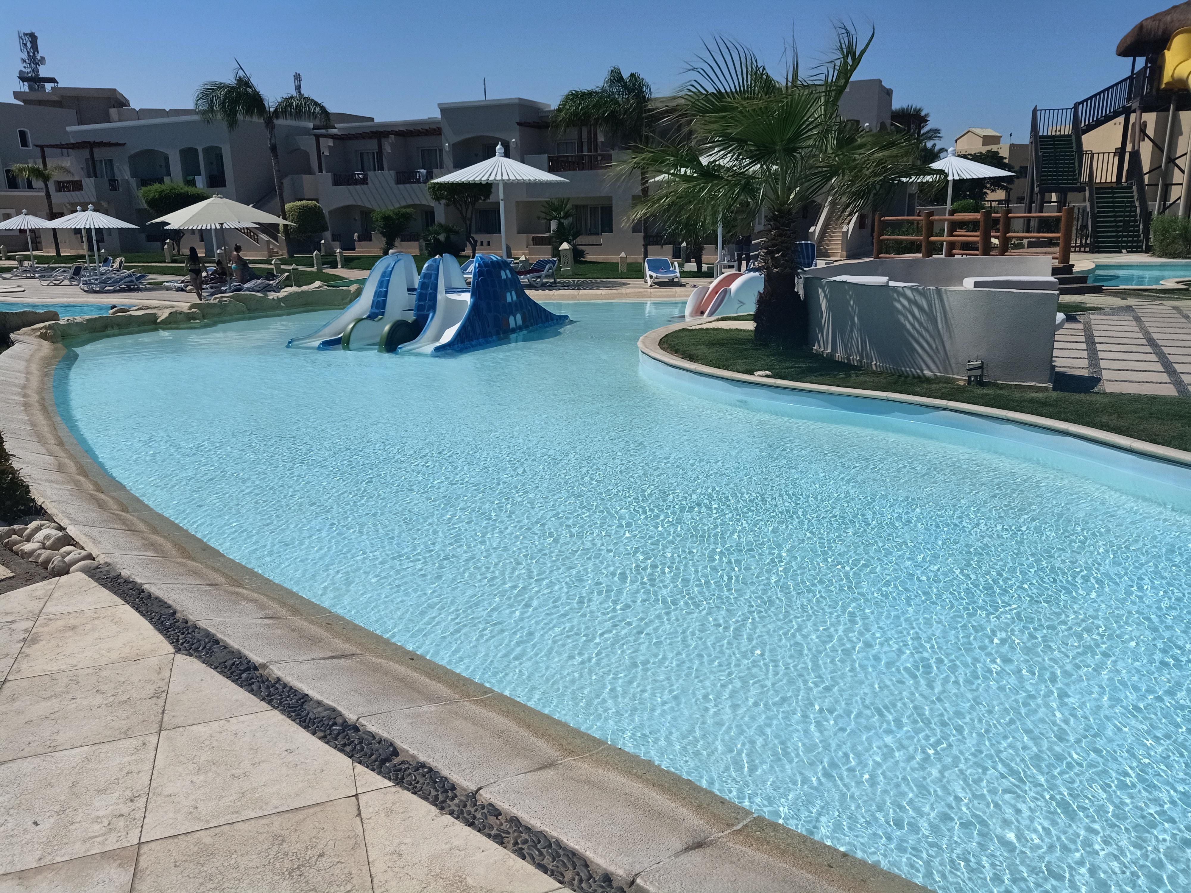 Jaz Casa Del Mar Beach Hurghada Exterior foto The swimming pool at the resort