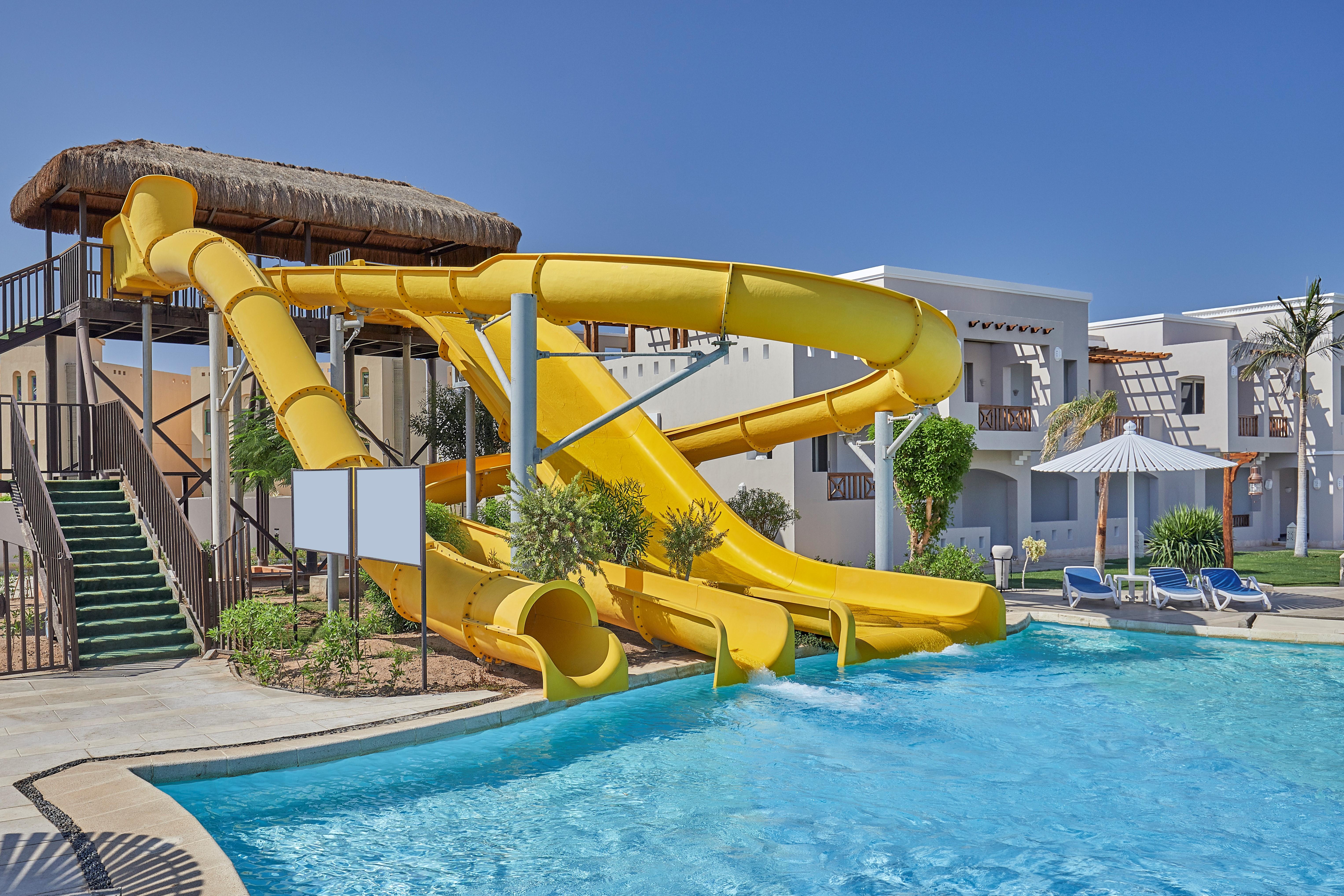 Jaz Casa Del Mar Beach Hurghada Exterior foto A water slide