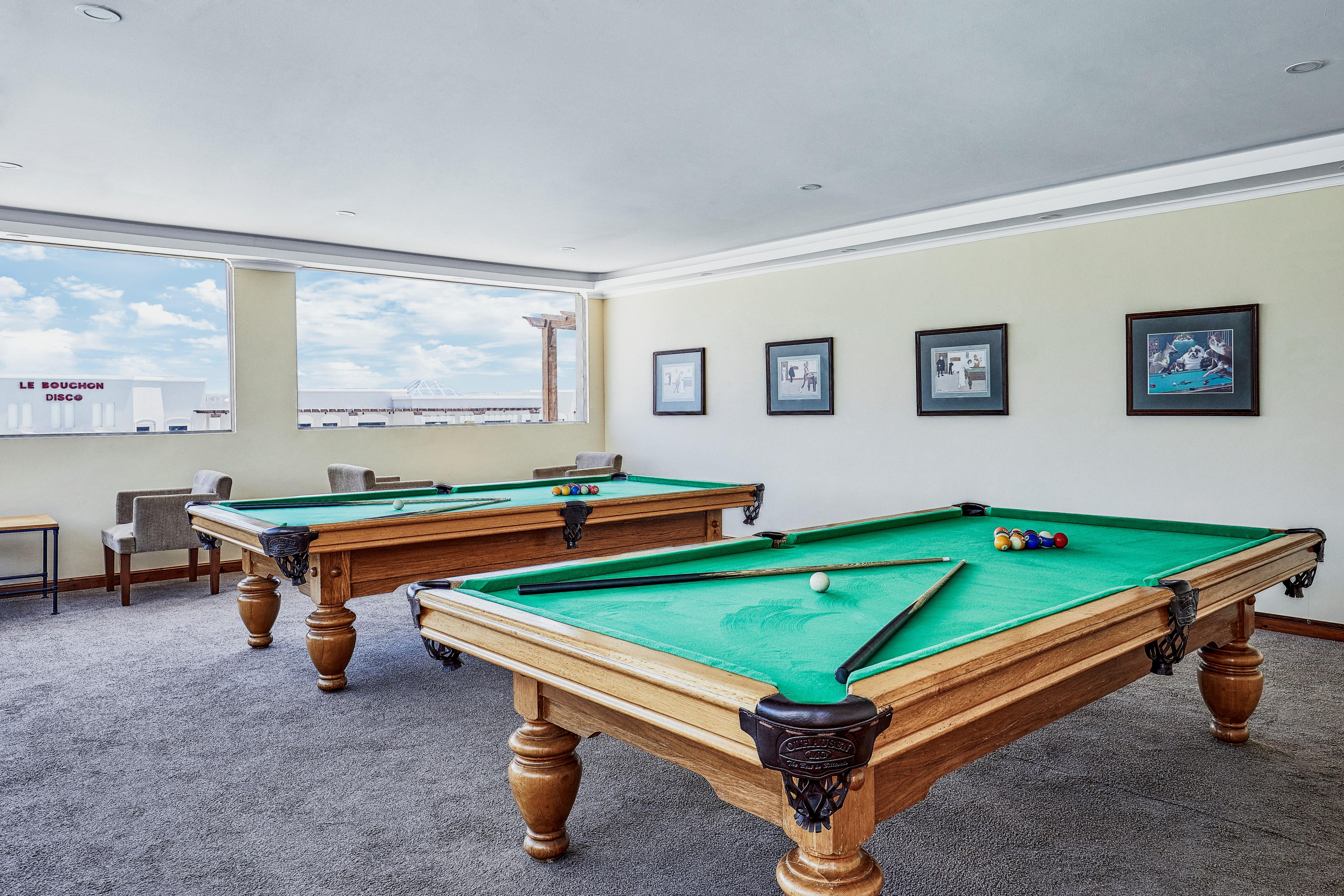 Jaz Casa Del Mar Beach Hurghada Exterior foto Pool tables at the hotel