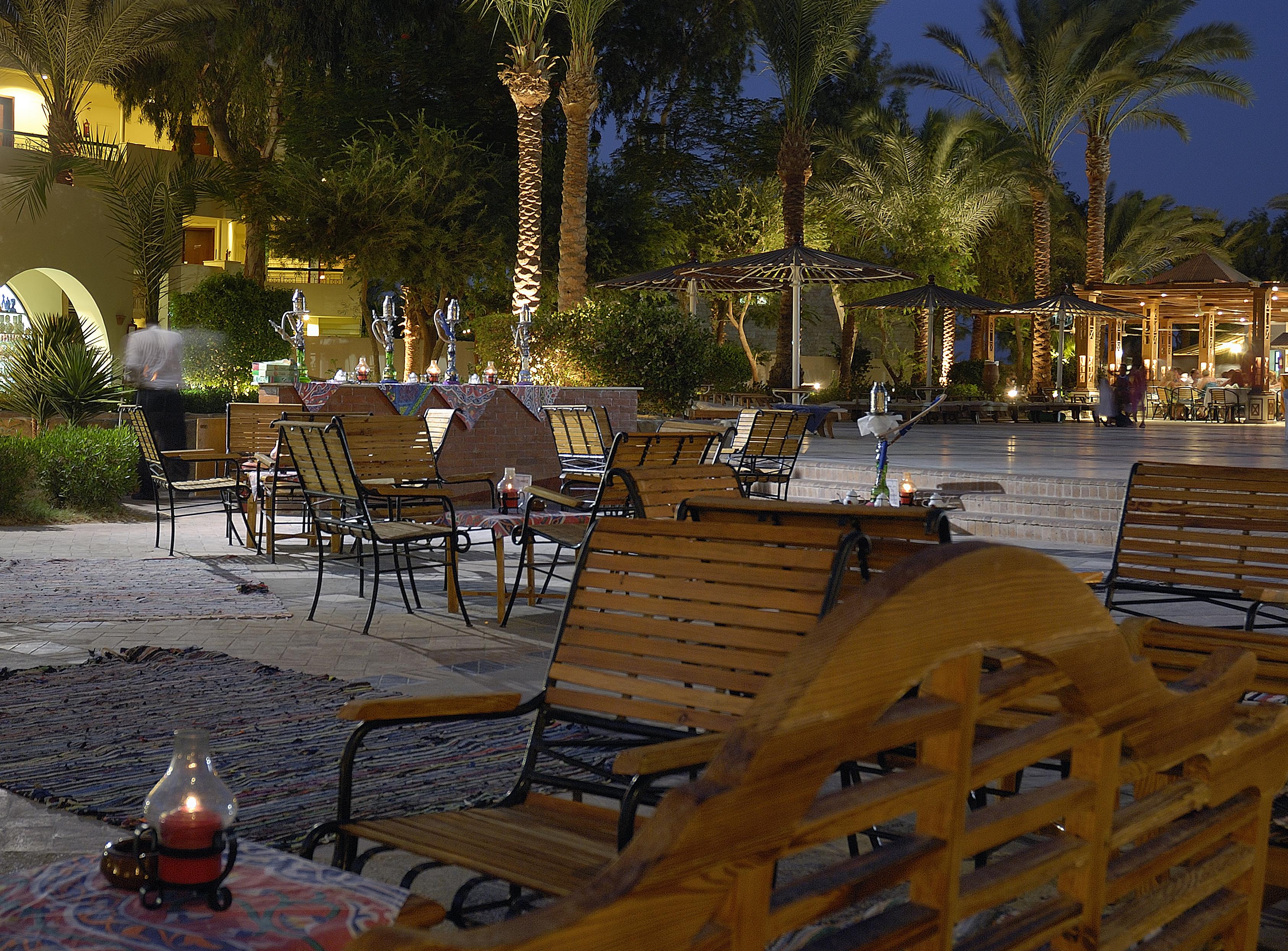 Jaz Casa Del Mar Beach Hurghada Exterior foto The resort at night